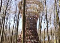 Viral: Ελικοειδής πύργος ξεπηδάει μέσα από δάσος της Δανίας [vid]