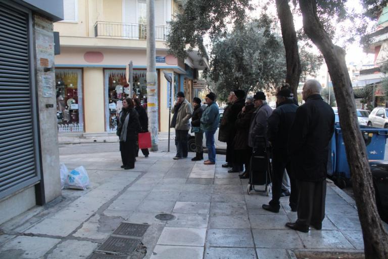 13η σύνταξη: Αντιδράσεις από τους συνταξιούχους μετά την ψυχρολουσία στα ΑΤΜ