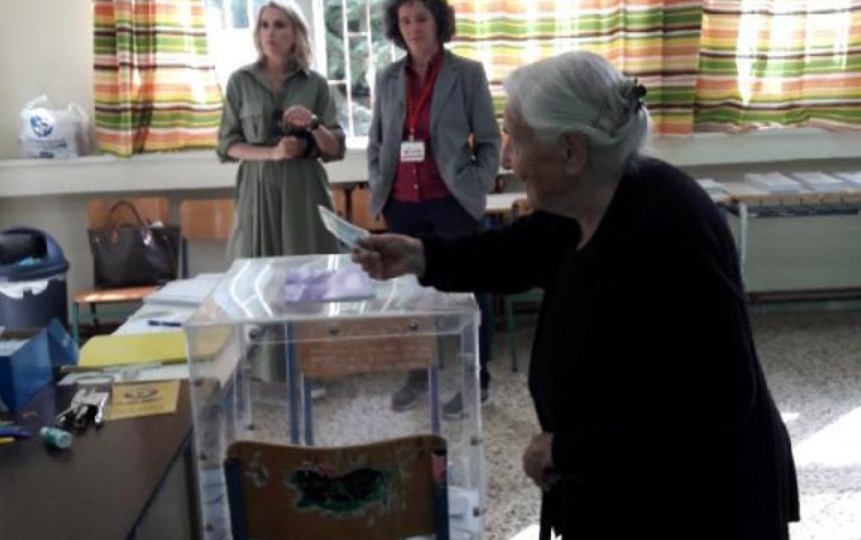 Εκλογές 2019: Ψηφοφόρος 103 ετών στα Ιωάννινα, πήγε με χαμόγελο στην κάλπη (pics)