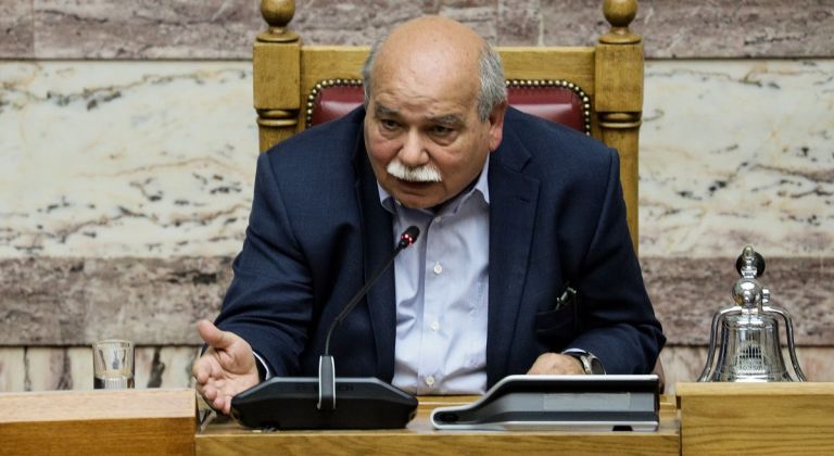 Βούτσης για επίθεση στη Βουλή: “Απαράδεκτη και αντιδημοκρατική ενέργεια”