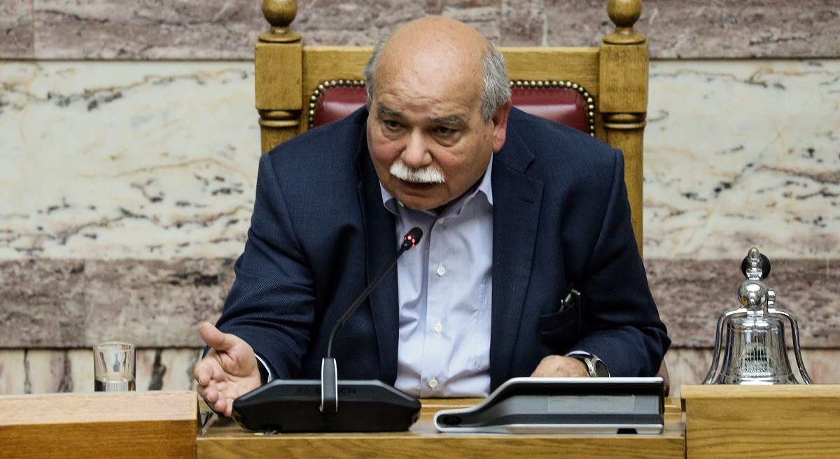Βούτσης για επίθεση στη Βουλή: “Απαράδεκτη και αντιδημοκρατική ενέργεια”