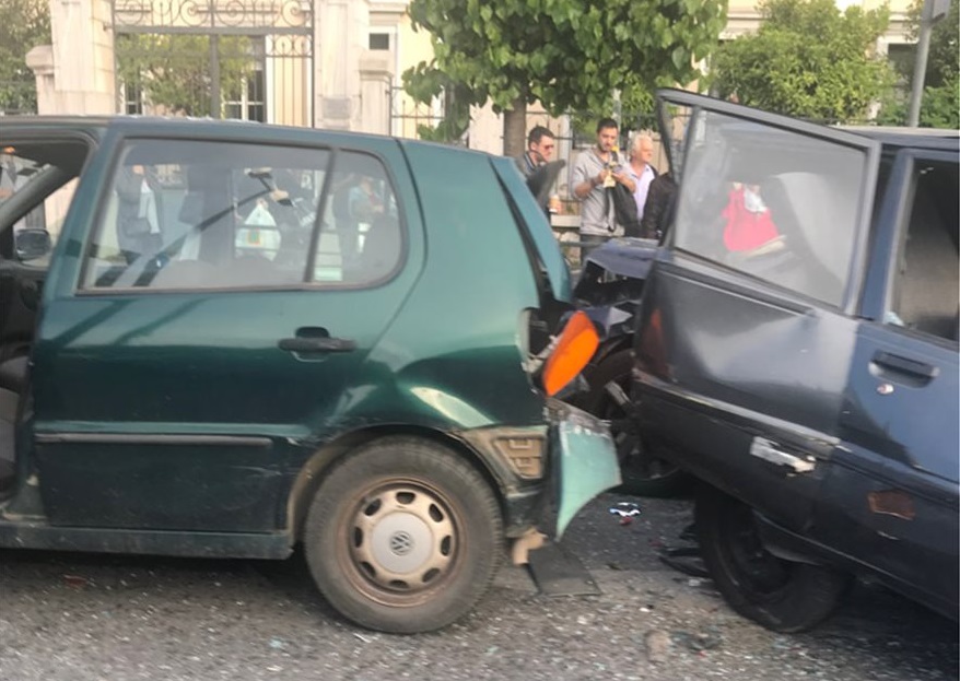 Τροχαίο: Καραμπόλα τεσσάρων οχημάτων στη Βασιλίσσης Σοφίας – Διακόπηκε η κυκλοφορία (pics)