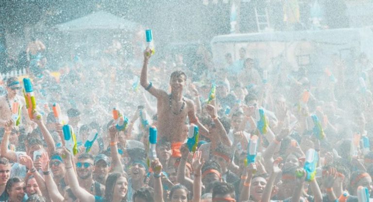Waterboom Festival: Το μεγαλύτερο μπουγέλο της πόλης θα γίνει στο ΟΑΚΑ