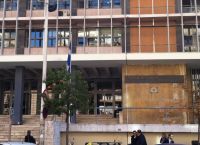 Παρέμβαση αναρχικών στα Δικαστήρια Θεσσαλονίκης για τον Κουφοντίνα (vid)