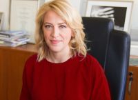 Η Ρένα Δούρου εκτέθηκε χωρίς φόβο ενώπιον των πολιτών της Αττικής