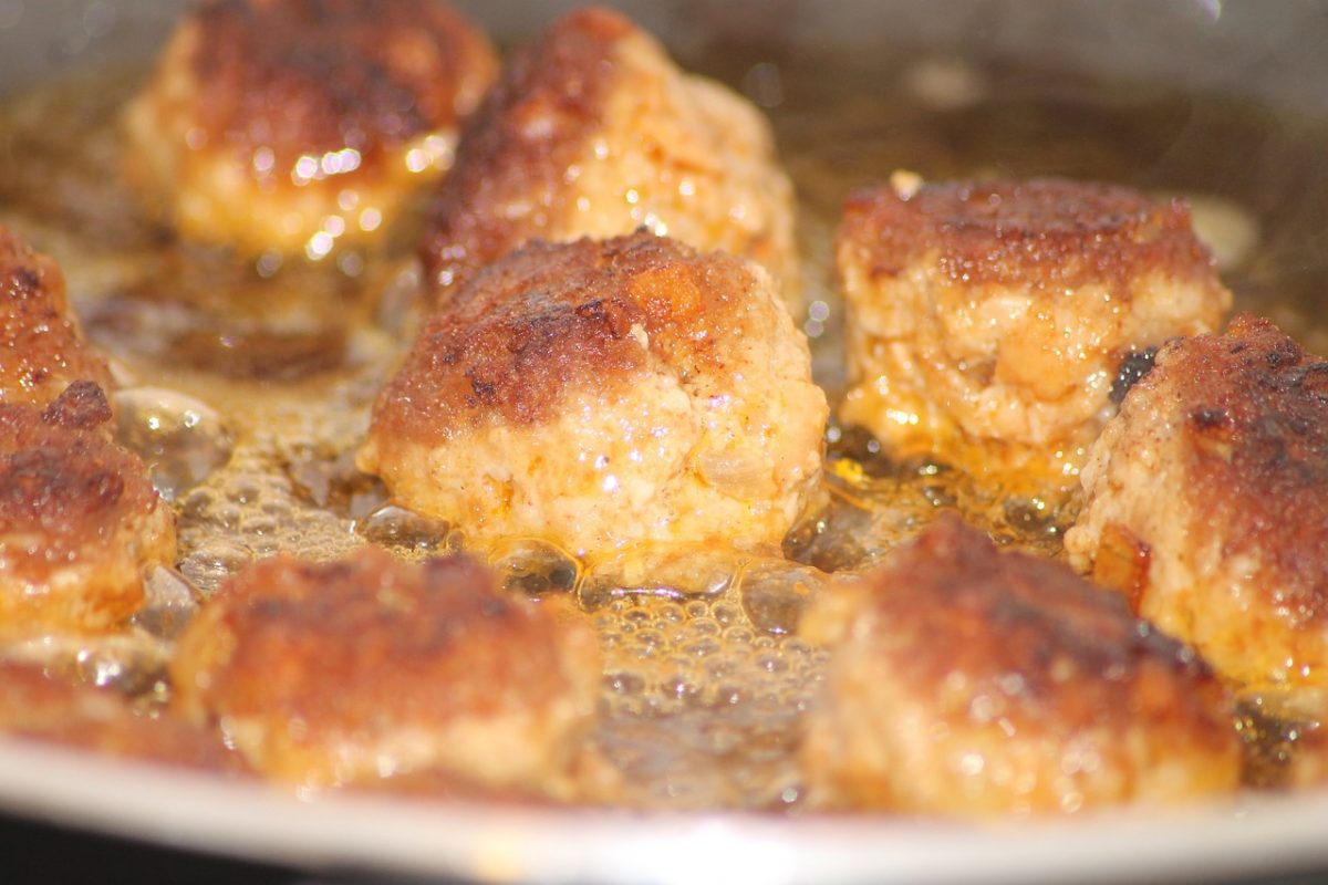 Κεφτεδάκια τηγανιτά: Με λαχταριστό ντιπ δυόσμου