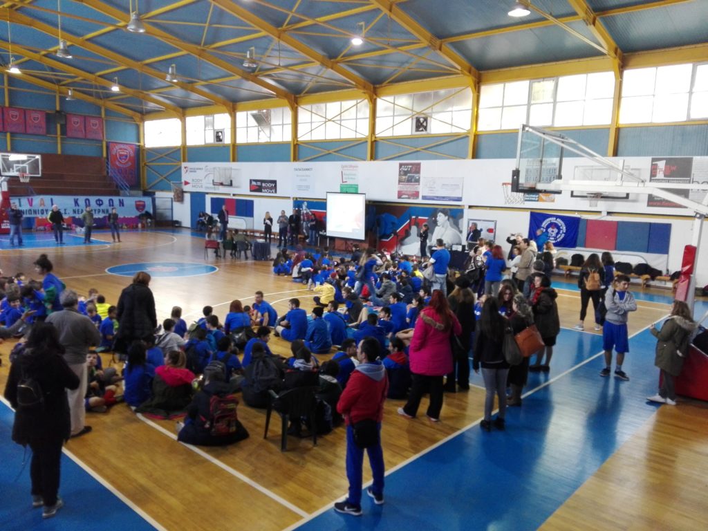 Φωτιά τώρα: Στις φλόγες το κλειστό γήπεδο του Πανιωνίου στη Νέα Σμύρνη