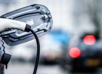 Volkswagen: Δυσκολίες στην προμήθεια μπαταριών στα ηλεκτρικά αυτοκίνητα