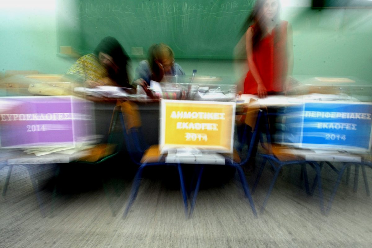 Εκλογικά κέντρα 2019: Τους έβαλαν να ψηφίσουν μέσα σε αποθήκη (vid)