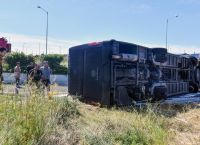 Ανατροπή κλούβας της αστυνομίας με κρατούμενους στην εθνική οδό (pics&vid)