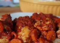 Κοκκινιστό κοτόπουλο στο φούρνο: Νόστιμο, εύκολο και γρήγορο