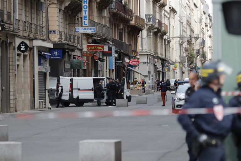 Έκρηξη στη Λιόν: Δύο συλλήψεις για το παγιδευμένο δέμα