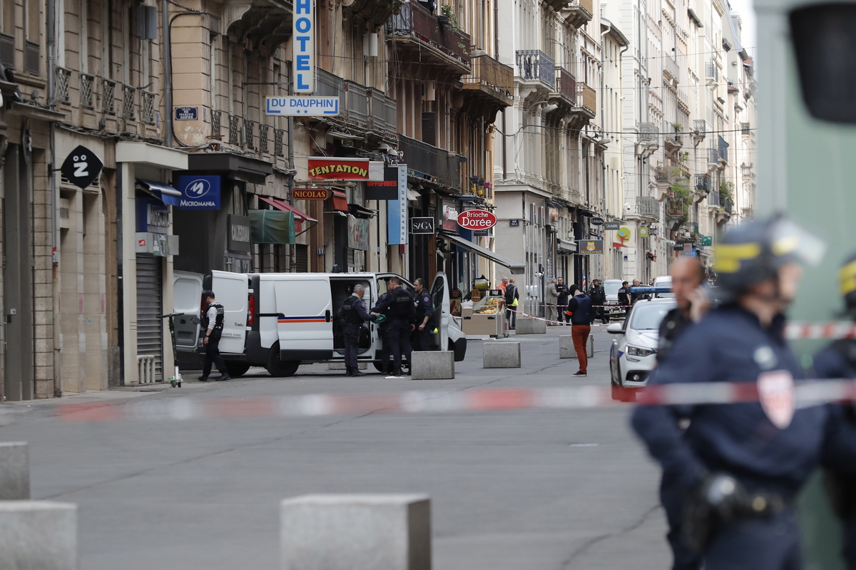 Έκρηξη στη Λιόν: Δύο συλλήψεις για το παγιδευμένο δέμα