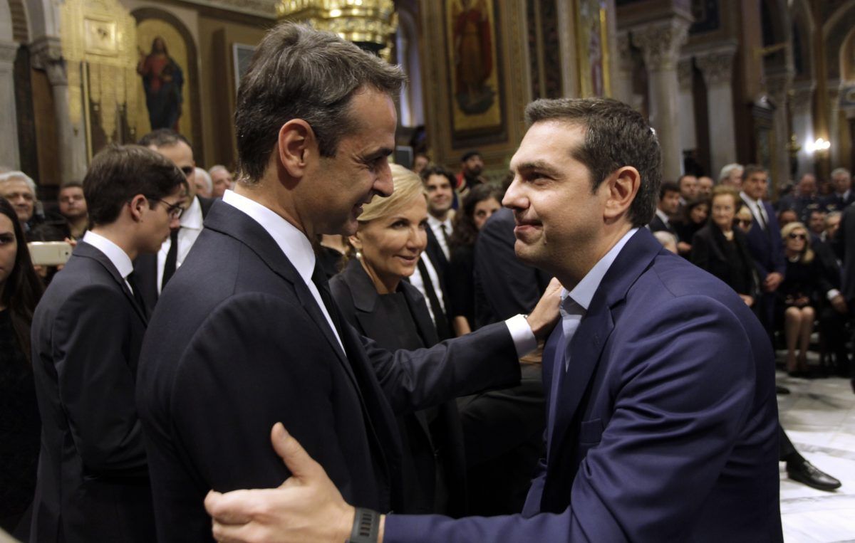 Κυριάκος Μητσοτάκης – Αλέξης Τσίπρας: Oι βιογραφίες τους δεν θα μπορούσαν να είναι πιο διαφορετικές