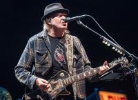 Neil Young: Ακυκλοφόρητο υλικό βλέπει το φως της δημοσιότητας
