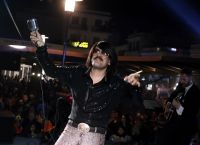 Τόνι Σφήνος: Η σπάνια δημόσια εμφάνιση χωρίς την μεταμφίεσή του (pics)