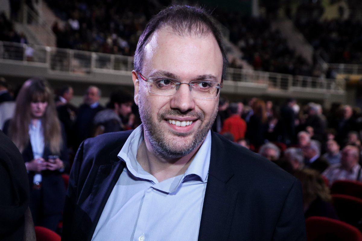 Θανάσης Θεοχαρόπουλος: Ορκίστηκε ως νέος υπουργός Τουρισμού με πολιτικό όρκο