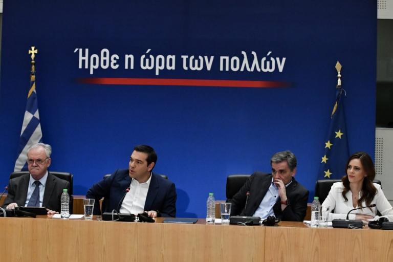 Παροχές από την Κυβέρνηση: Ρυθμίσεις και επιδόματα μία ανάσα πριν από τις κάλπες