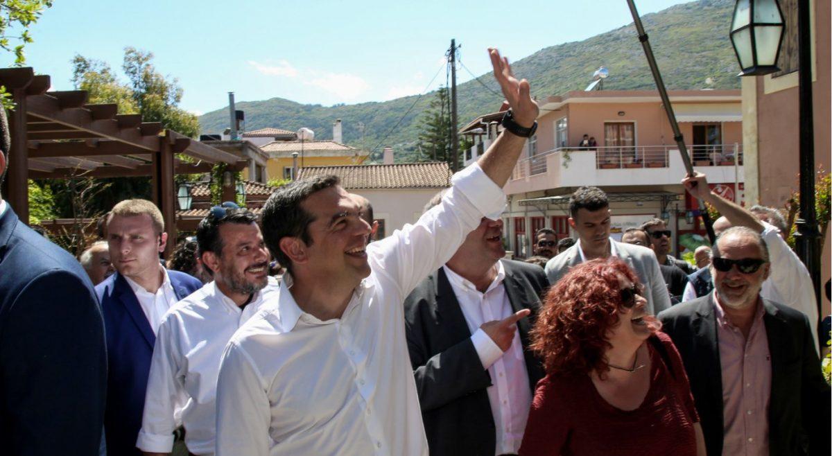 Πάρτυ στο Twitter για τον «κουρασμένο» Τσίπρα και τη θαλαμηγό