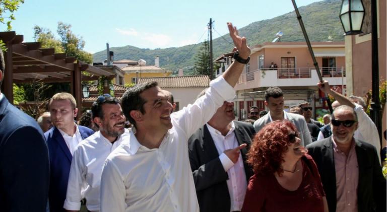 Πάρτυ στο Twitter για τον «κουρασμένο» Τσίπρα και τη θαλαμηγό