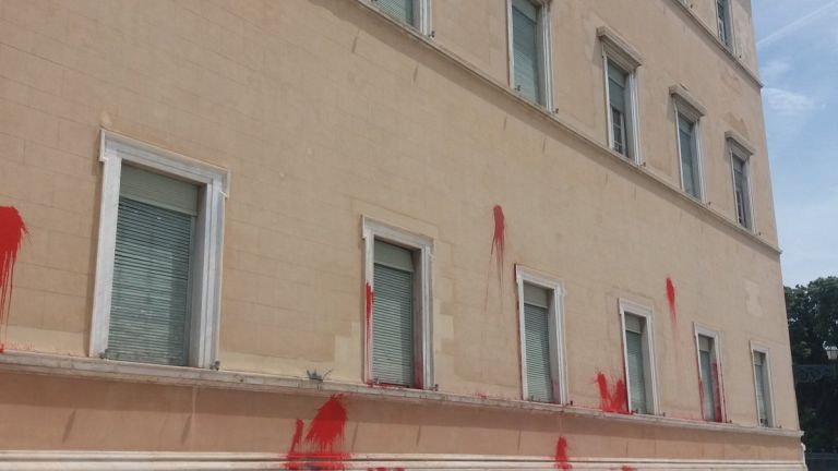 Επίθεση στη Βουλή: Ελεύθερο με εγγύηση ηγετικό μέλος του “Ρουβίκωνα”