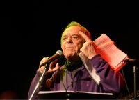 Ηλίας Λογοθέτης: Η γυναίκα μου είναι “ιερό τέρας” (vid)