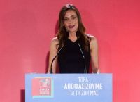 Αχτσιόγλου: “Αύξηση κατώτατου μισθού 15% μέχρι το 2021”