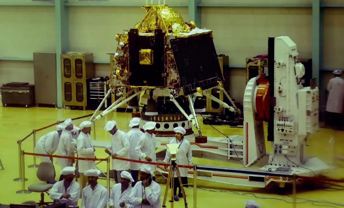 Chandrayaan-2: Η Ινδία ετοιμάζεται να το εκτοξεύσει για τη Σελήνη