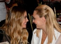 Ashley Benson – Cara Delevingne: Αποκαλύφθηκε ο μεγάλος έρωτάς τους (vids)