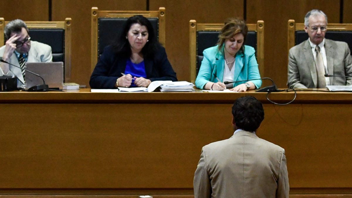 Δίκη Χρυσής Αυγής: Παραδέχθηκε τα τηλεφωνήματα του σε στέλεχος του κόμματος ο Ιωάννης Άγγος