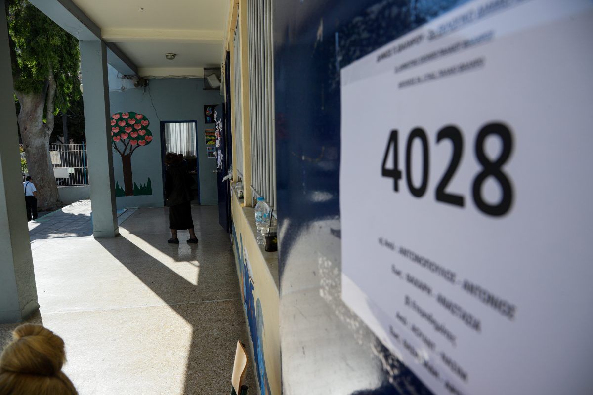 Δημοτικές και περιφερειακές εκλογές: Έκλεισαν οι κάλπες
