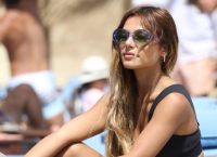 Ελευθερία Ελευθερίου: “Τρελαίνει” κόσμο στη Σαντορίνη