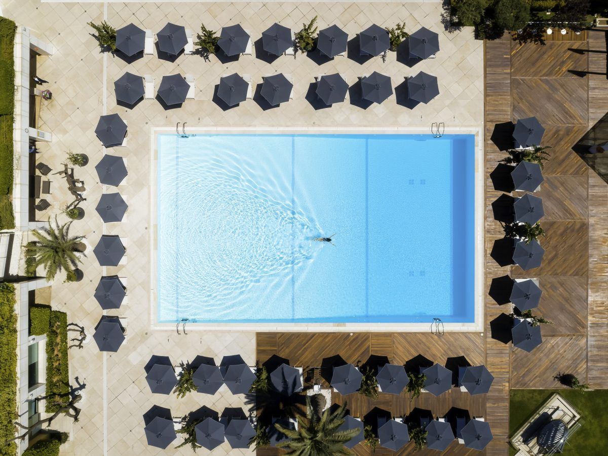 Πισίνα Hilton: Διακοπές στο κέντρο της Αθήνας
