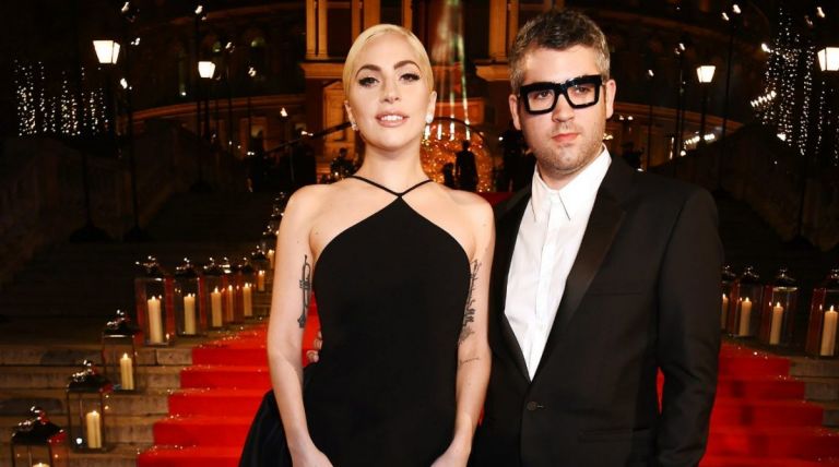 Lady Gaga: Ο σχεδιαστής της πήρε το «Όσκαρ» μόδας