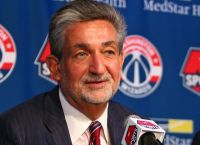 Τέντ Λεόνσις: Ο Έλληνας Κροίσος που προσκάλεσε τον Κυριάκο Μητσοτάκη να δει αγώνα NBA [vid]