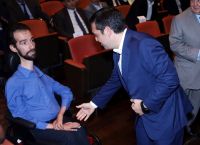 Εκλογές 2019: Ο Τσίπρας χαιρέτησε τον Κυμπουρόπουλο στο συνέδριο του ΣΕΤΕ