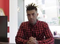 Tus: Αποκαλύπτει τον λόγο που έβγαλε το κομμάτι “Πρώτος στα trends” (vid)