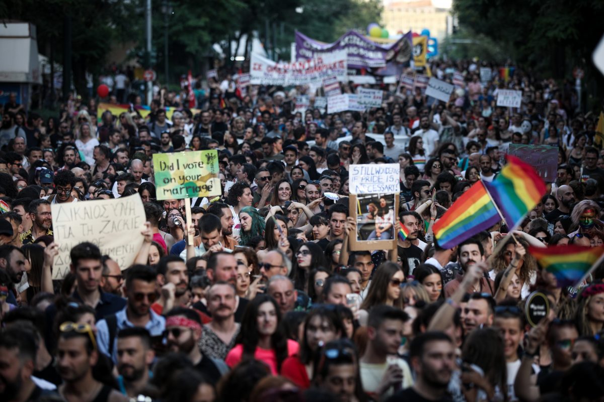 Athens Pride 2019: Νεαρός άνδρας βγήκε χωρίς ρούχα στην Πανεπιστημίου (pic)