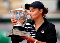 Roland Garros: Το σήκωσε με περίπατο η Μπάρτι (vid)