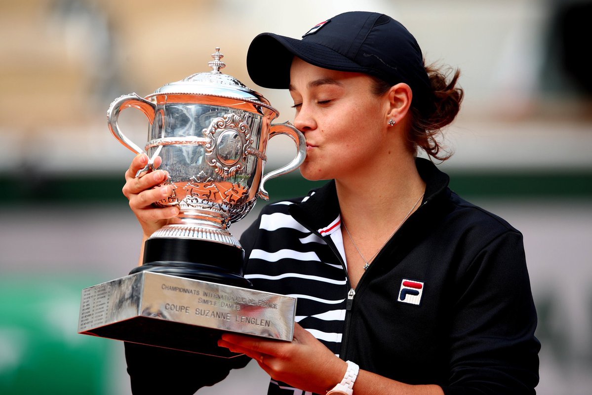 Roland Garros: Το σήκωσε με περίπατο η Μπάρτι (vid)