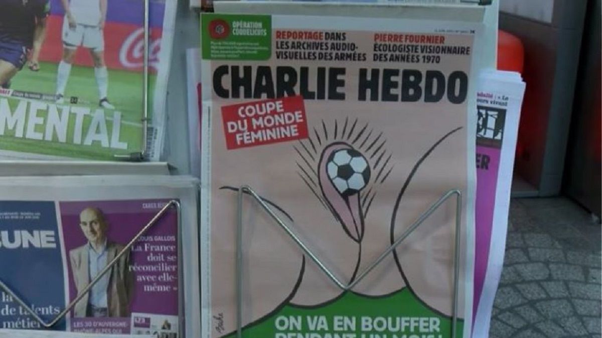 «Charlie Hebdo»: Προκαλεί σάλο ξανά – Αυτή τη φορά με το εξώφυλλο για το Μουντιάλ γυναικών (pic&vid)