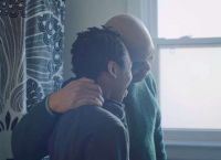 Αυτή είναι η διαφήμιση της Gillette που συζητιέται πολύ