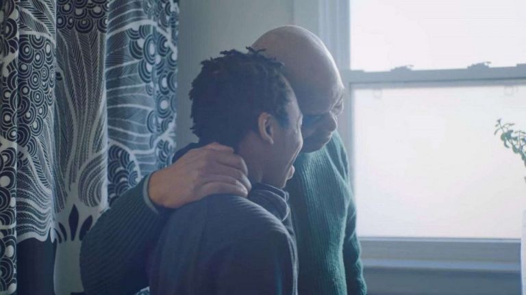 Αυτή είναι η διαφήμιση της Gillette που συζητιέται πολύ