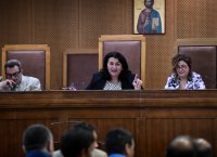 Δική Χρυσής Αυγής: Απόντες οι κατηγορούμενοι – Εξοργισμένη η πρόεδρος