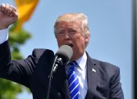 Ντόναλντ Τραμπ: Ανακοίνωσε νέες κυρώσεις ενάντια στην Τεχεράνη