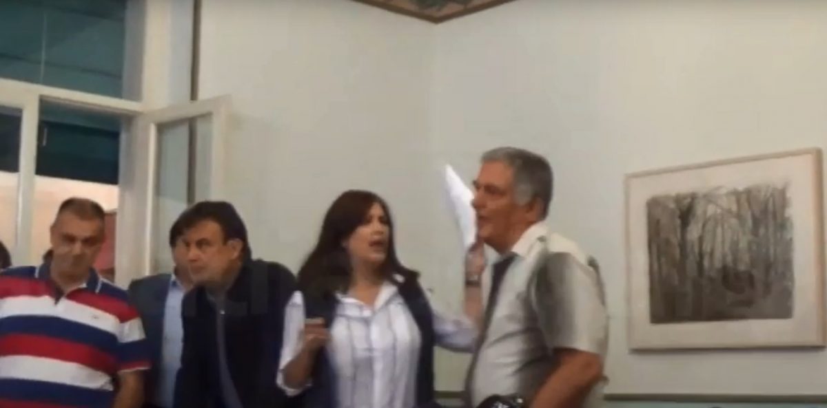 Περιφέρεια Πελοποννήσου: Άγριος καβγάς μεταξύ αντιπεριφερειάρχη του Τατούλη και δημοσιογράφου (vid)