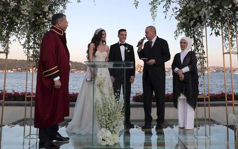 Ρετζέπ Ταγίπ Ερντογάν: Κουμπάρος στον γάμο του Μεσούτ Οζίλ