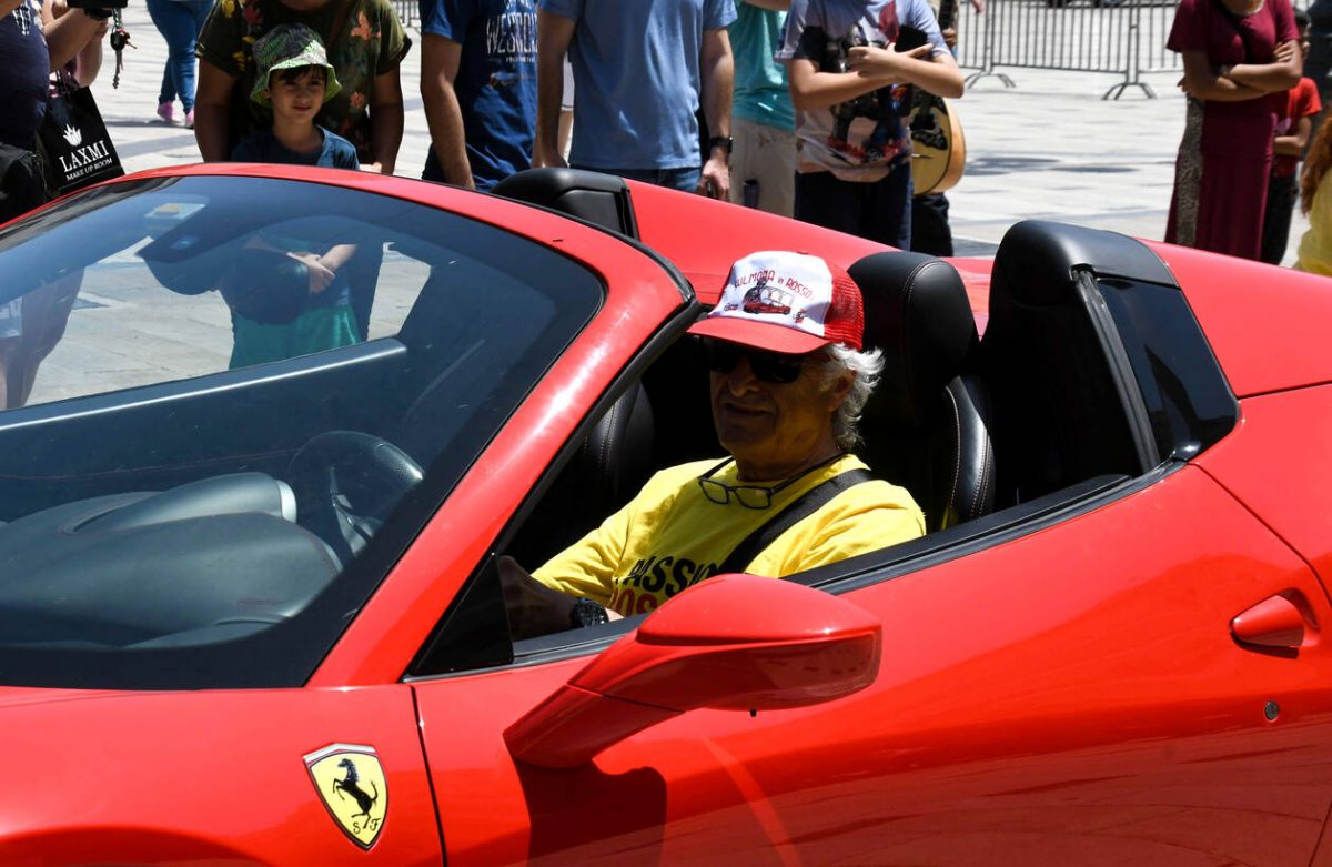 Εντυπωσιακή “παρέλαση” από Ferrari στην Κέρκυρα (pics)