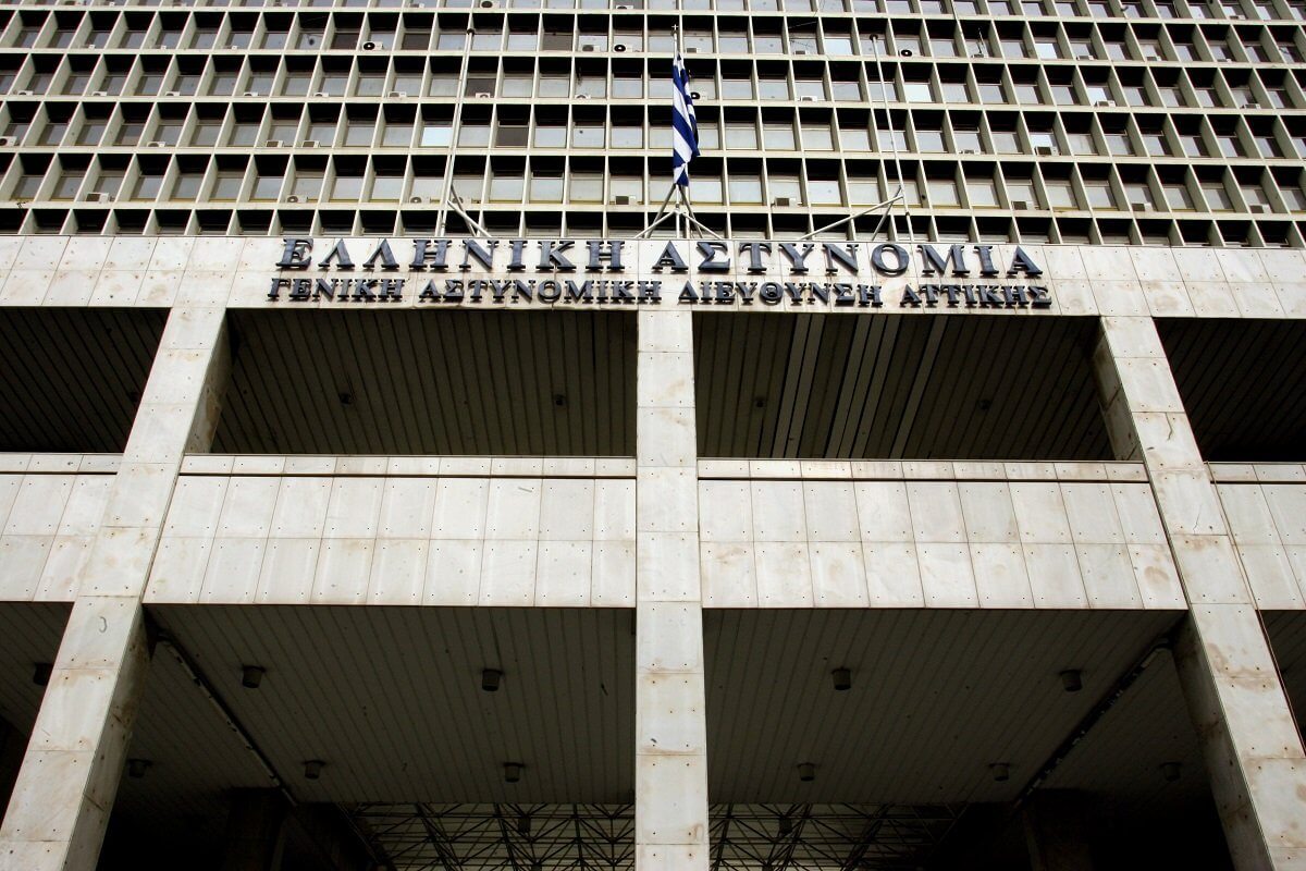 Ράπερ συνελήφθη με ναρκωτικά: Αφέθηκε ελεύθερος με περιοριστικούς όρους (vid)