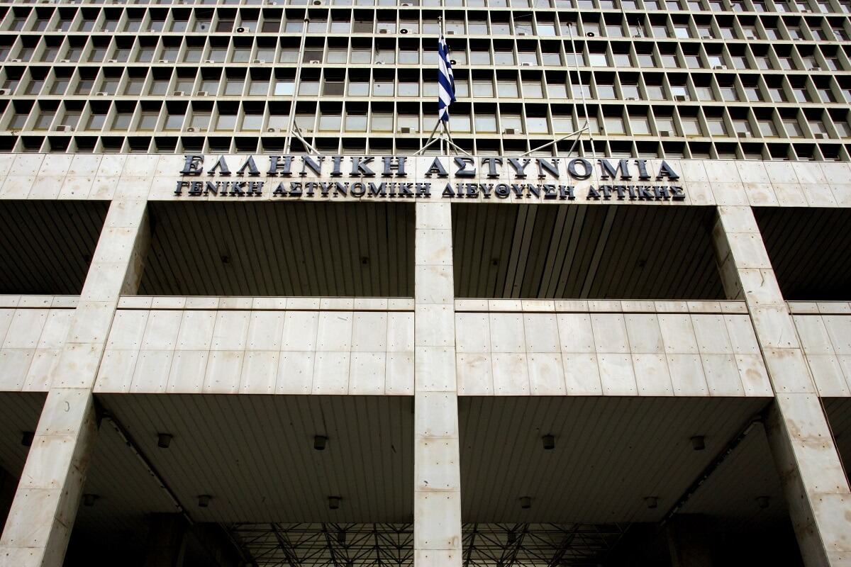 Ράπερ συνελήφθη με ναρκωτικά: Αφέθηκε ελεύθερος με περιοριστικούς όρους (vid)